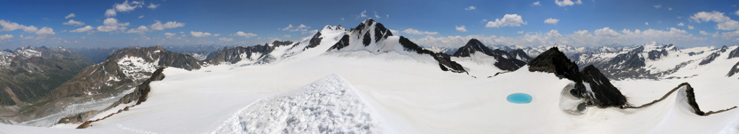 Petersenspitze (3472m) mit Blick auf Wildspitze (3770m) © Marius Kraus