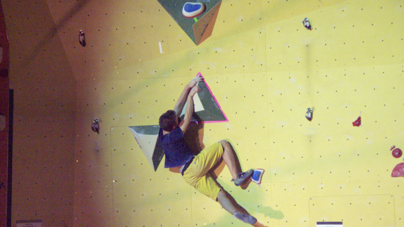 Vincent am dritten Boulder im Finale